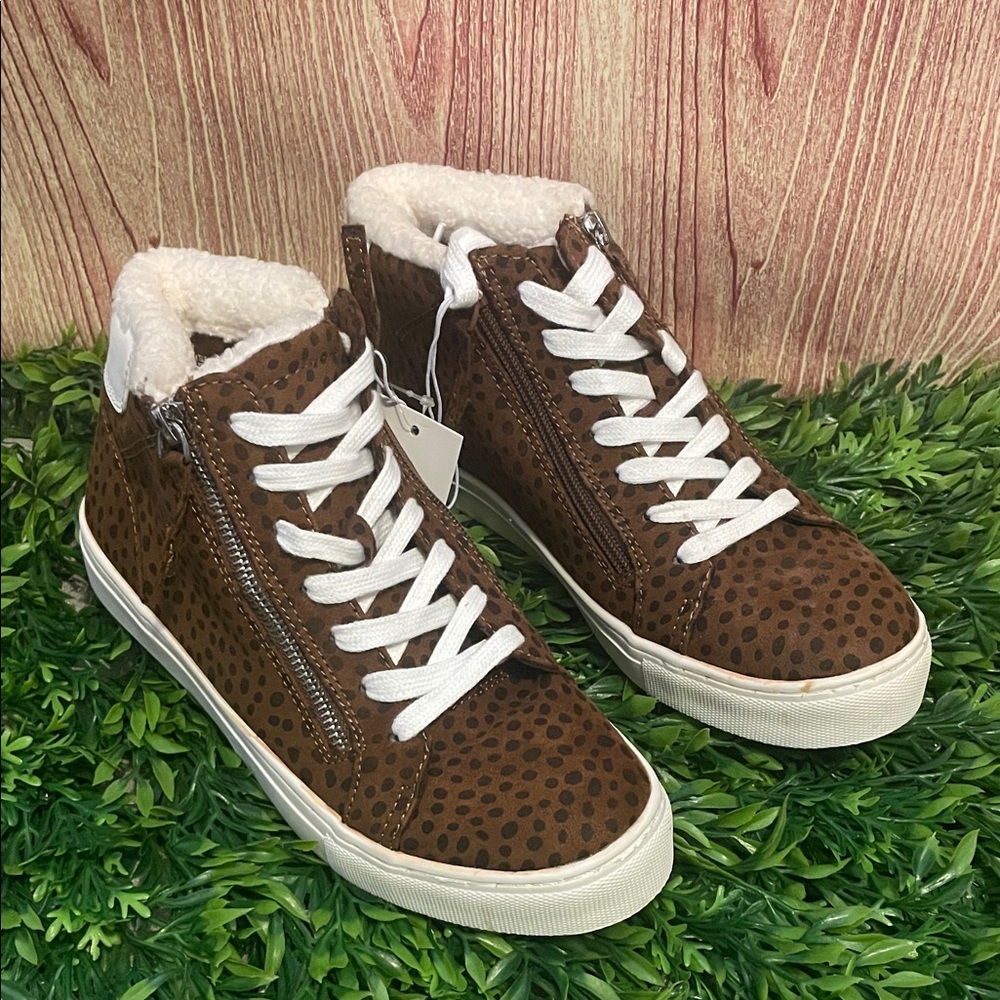 Universal Thread Women’s Tilly Brown High-Top Sneakers